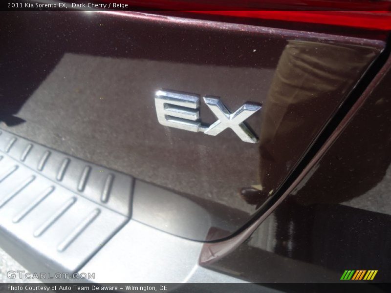 Dark Cherry / Beige 2011 Kia Sorento EX