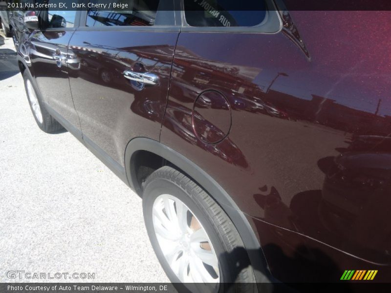 Dark Cherry / Beige 2011 Kia Sorento EX