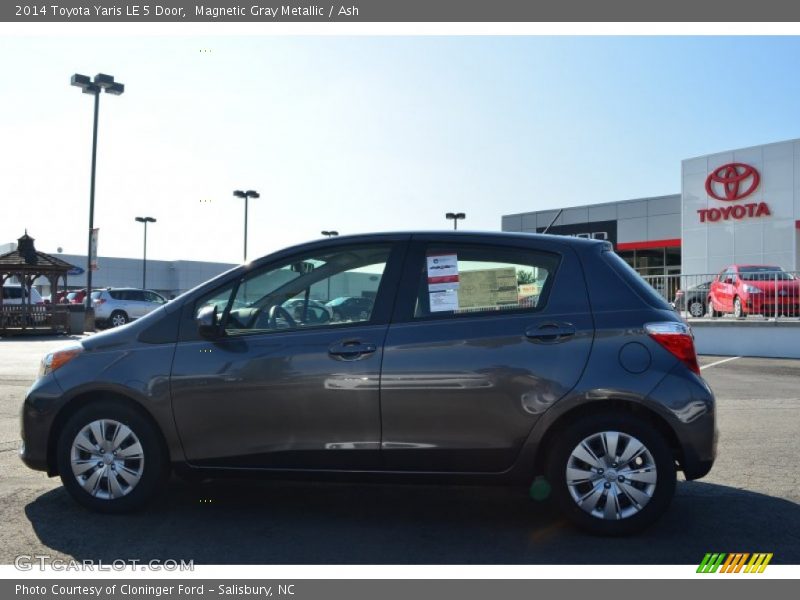 Magnetic Gray Metallic / Ash 2014 Toyota Yaris LE 5 Door