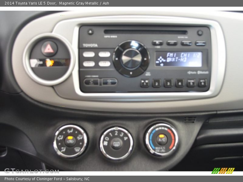 Magnetic Gray Metallic / Ash 2014 Toyota Yaris LE 5 Door