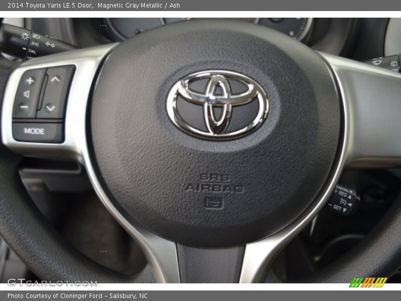 Magnetic Gray Metallic / Ash 2014 Toyota Yaris LE 5 Door