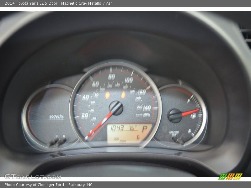 Magnetic Gray Metallic / Ash 2014 Toyota Yaris LE 5 Door