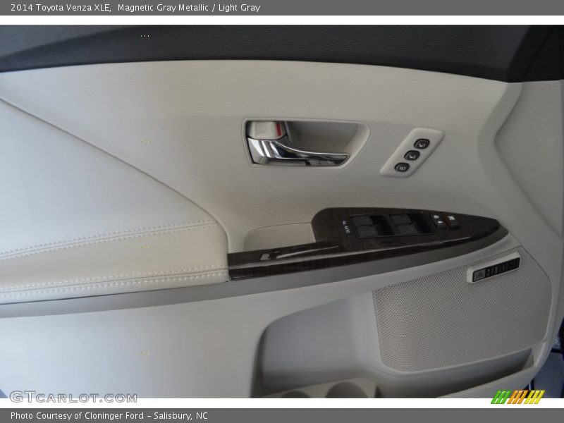 Magnetic Gray Metallic / Light Gray 2014 Toyota Venza XLE