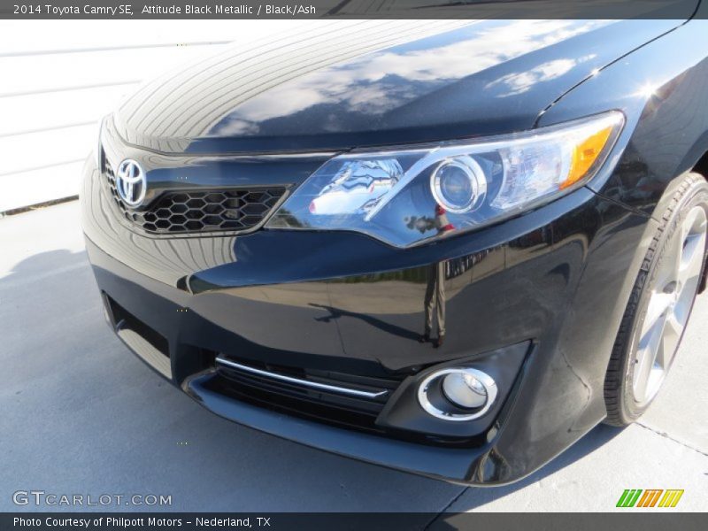 Attitude Black Metallic / Black/Ash 2014 Toyota Camry SE