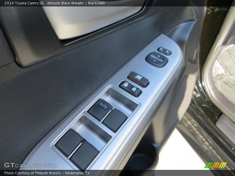 Attitude Black Metallic / Black/Ash 2014 Toyota Camry SE