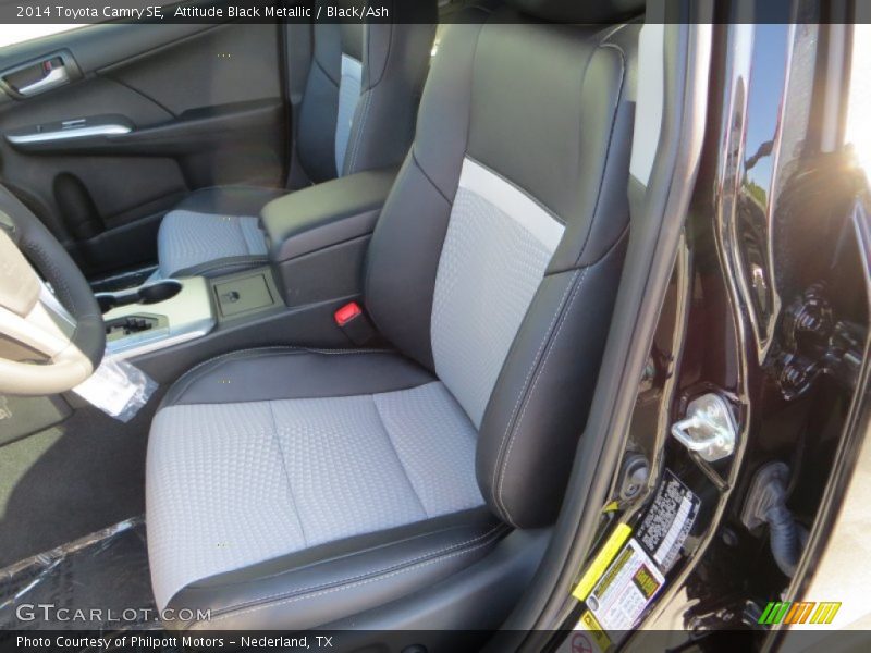 Attitude Black Metallic / Black/Ash 2014 Toyota Camry SE
