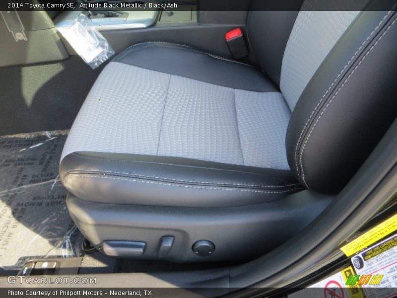Attitude Black Metallic / Black/Ash 2014 Toyota Camry SE