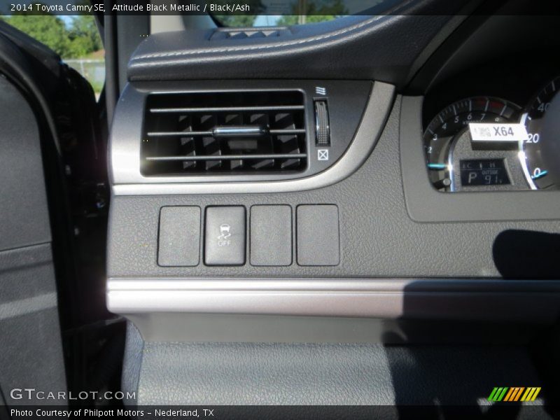 Attitude Black Metallic / Black/Ash 2014 Toyota Camry SE