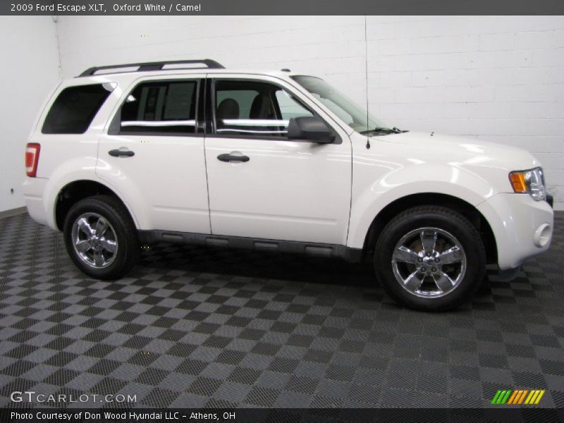 Oxford White / Camel 2009 Ford Escape XLT