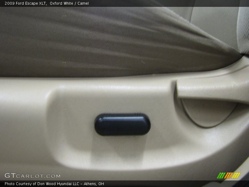 Oxford White / Camel 2009 Ford Escape XLT