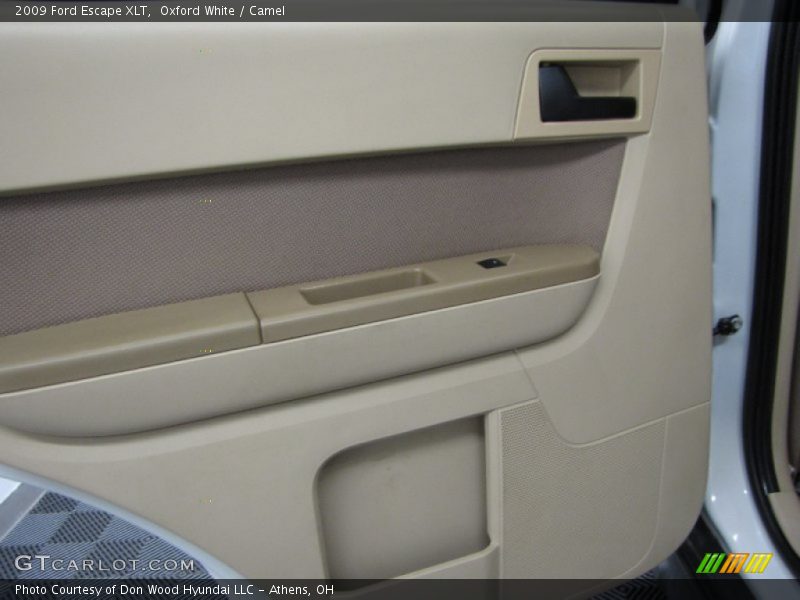 Oxford White / Camel 2009 Ford Escape XLT