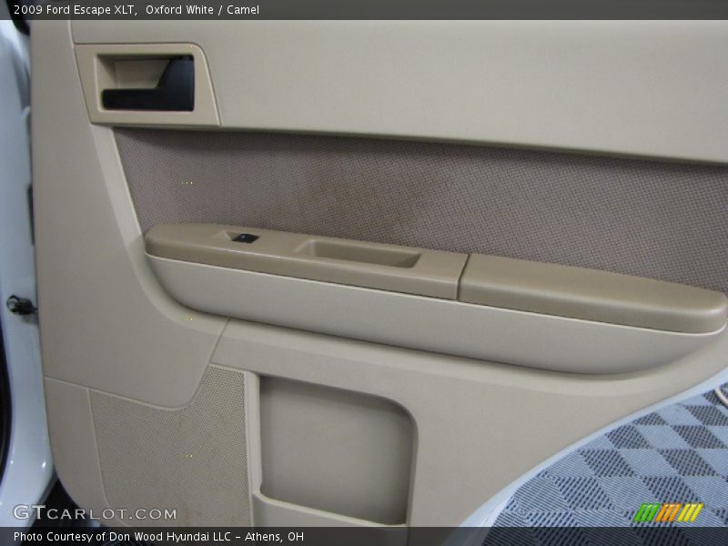 Oxford White / Camel 2009 Ford Escape XLT