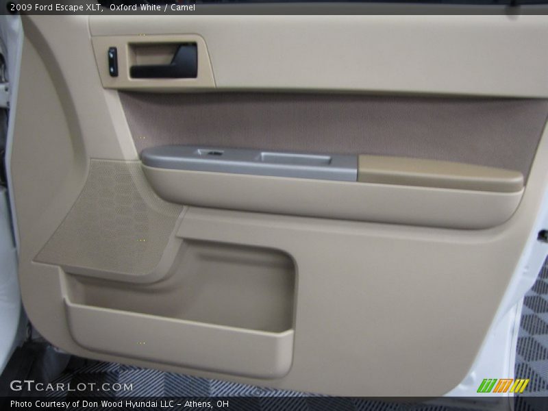 Oxford White / Camel 2009 Ford Escape XLT