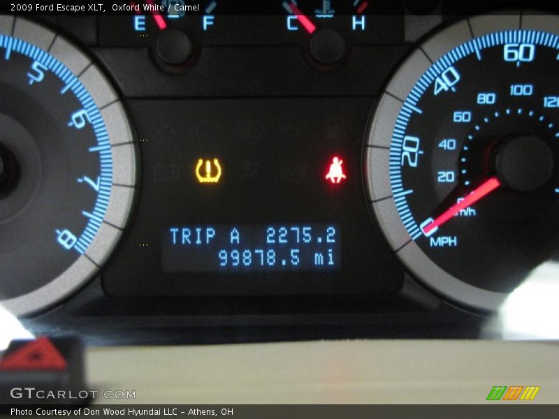 Oxford White / Camel 2009 Ford Escape XLT