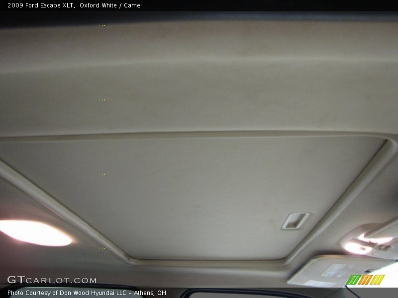 Oxford White / Camel 2009 Ford Escape XLT