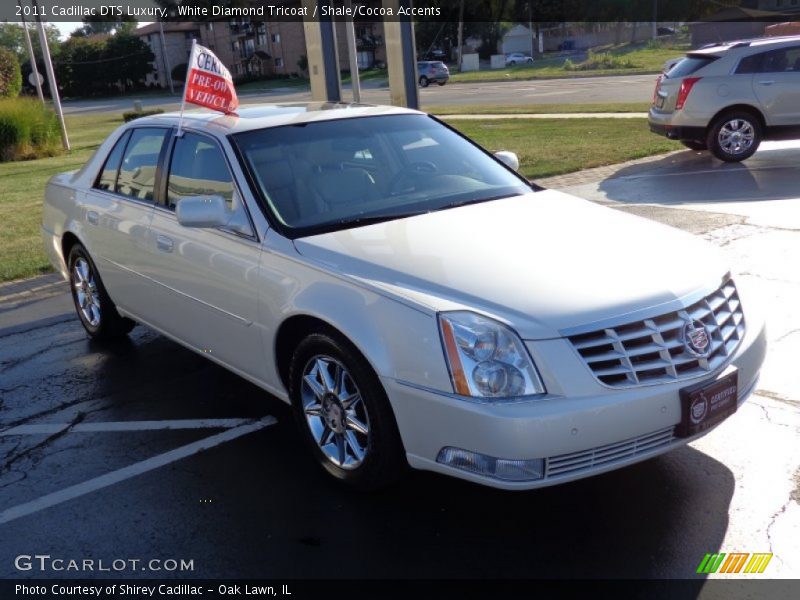 White Diamond Tricoat / Shale/Cocoa Accents 2011 Cadillac DTS Luxury