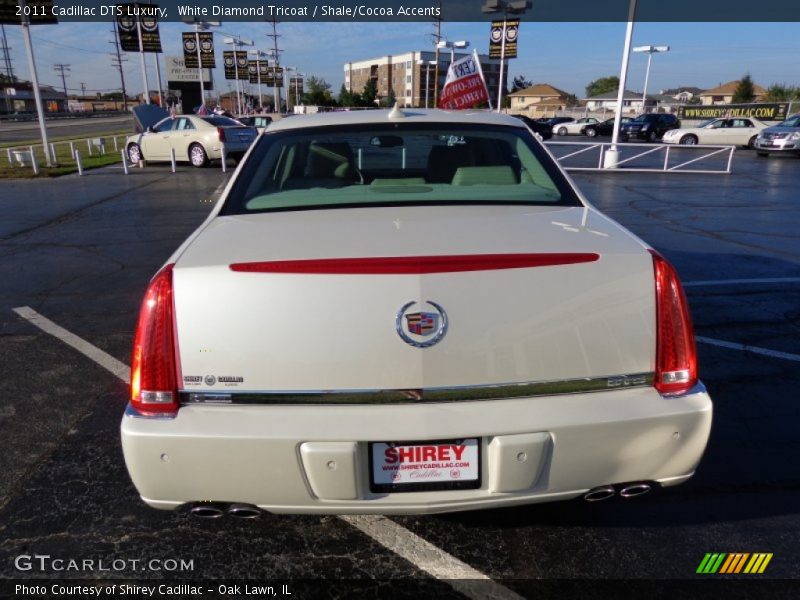White Diamond Tricoat / Shale/Cocoa Accents 2011 Cadillac DTS Luxury