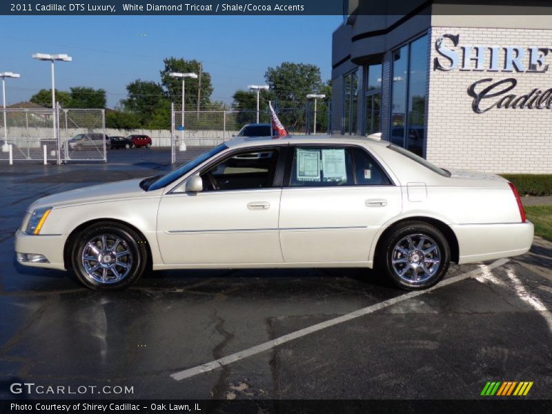 White Diamond Tricoat / Shale/Cocoa Accents 2011 Cadillac DTS Luxury