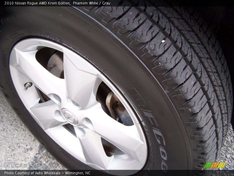Phantom White / Gray 2010 Nissan Rogue AWD Krom Edition