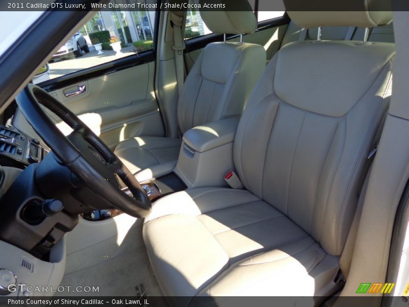 White Diamond Tricoat / Shale/Cocoa Accents 2011 Cadillac DTS Luxury