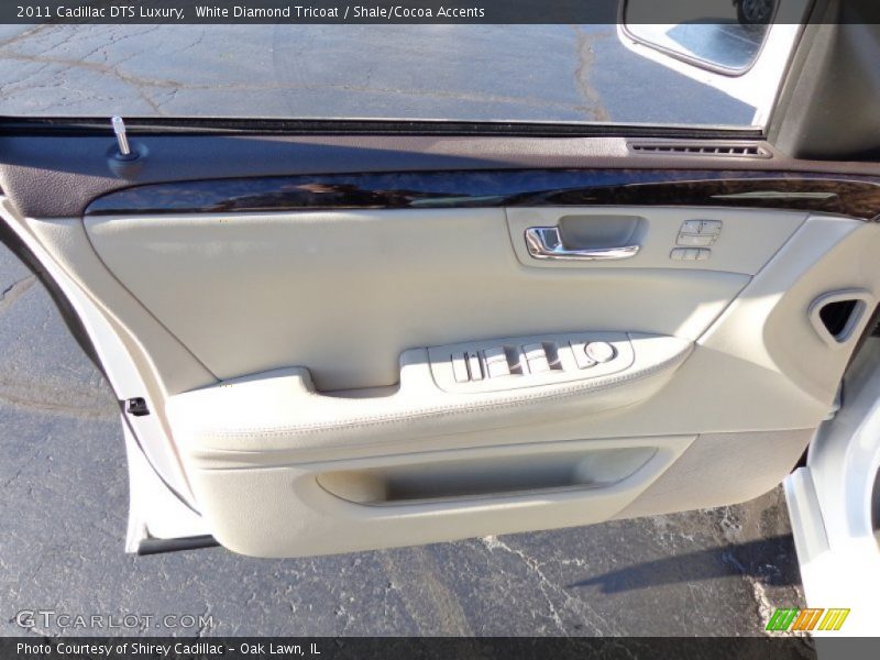 White Diamond Tricoat / Shale/Cocoa Accents 2011 Cadillac DTS Luxury