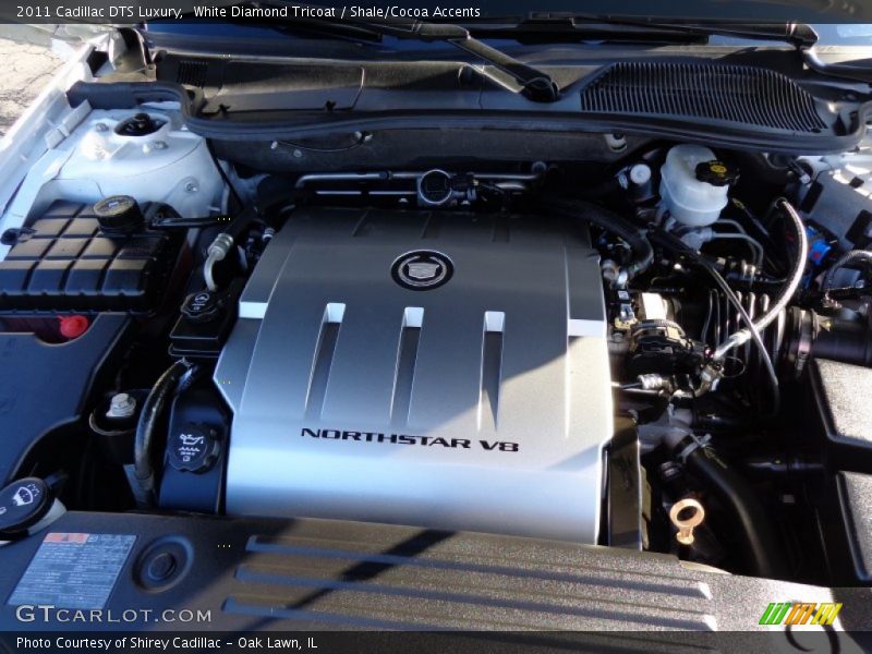 White Diamond Tricoat / Shale/Cocoa Accents 2011 Cadillac DTS Luxury
