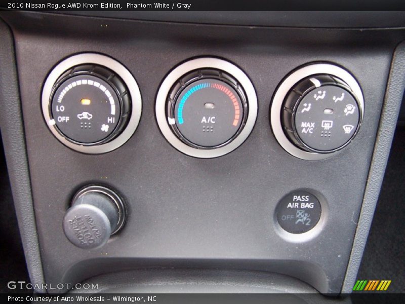Phantom White / Gray 2010 Nissan Rogue AWD Krom Edition