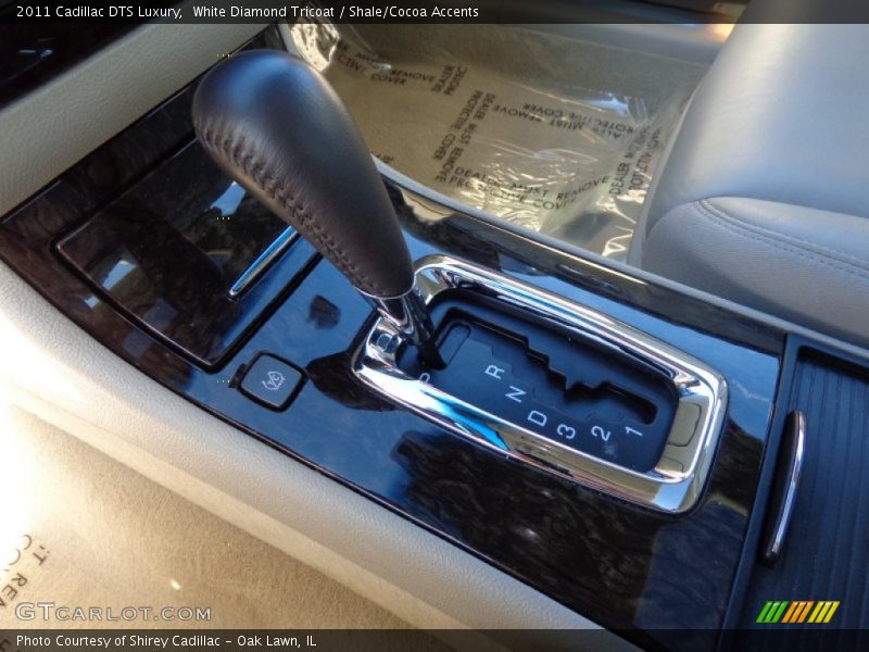 White Diamond Tricoat / Shale/Cocoa Accents 2011 Cadillac DTS Luxury