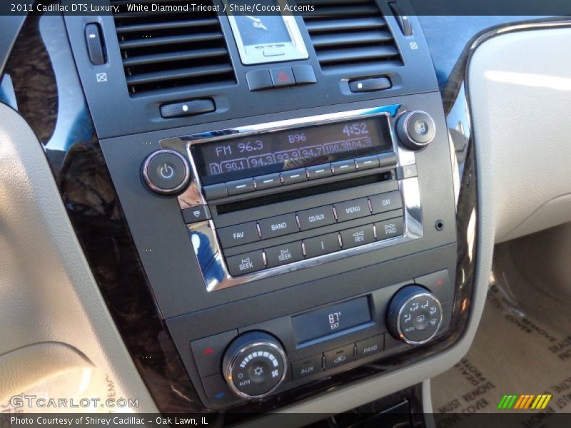 White Diamond Tricoat / Shale/Cocoa Accents 2011 Cadillac DTS Luxury