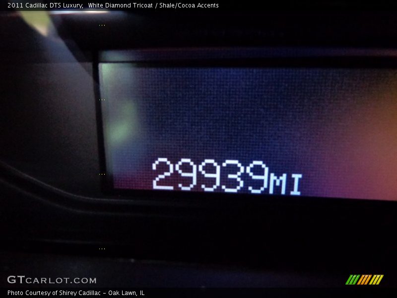 White Diamond Tricoat / Shale/Cocoa Accents 2011 Cadillac DTS Luxury