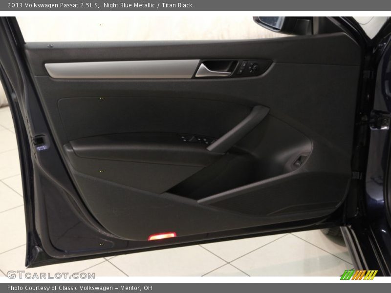 Door Panel of 2013 Passat 2.5L S