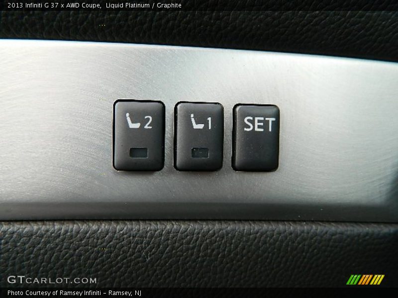 Controls of 2013 G 37 x AWD Coupe