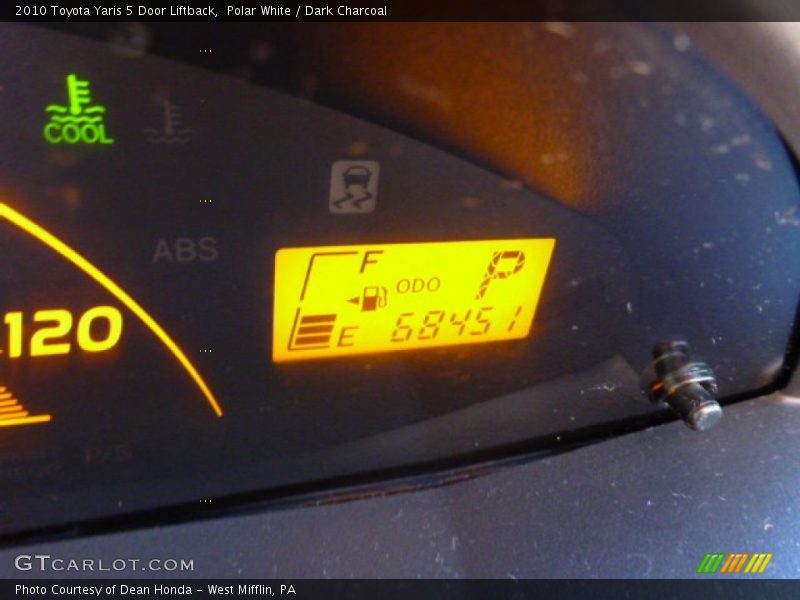 Polar White / Dark Charcoal 2010 Toyota Yaris 5 Door Liftback