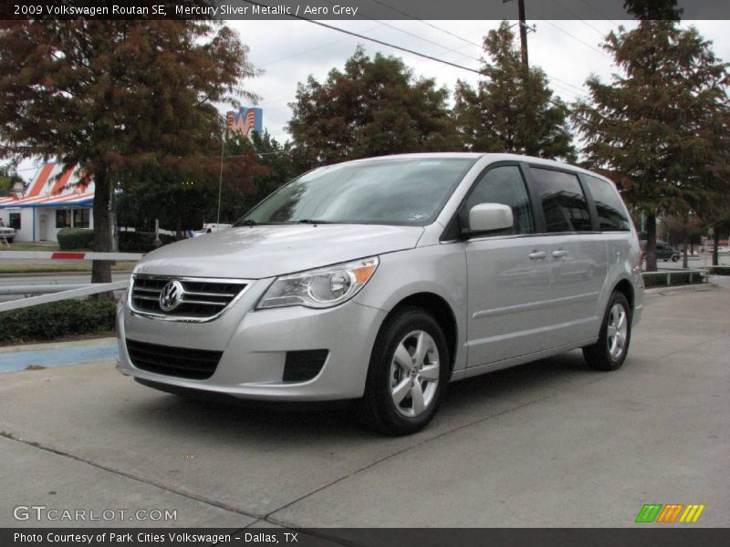 Mercury Sliver Metallic / Aero Grey 2009 Volkswagen Routan SE