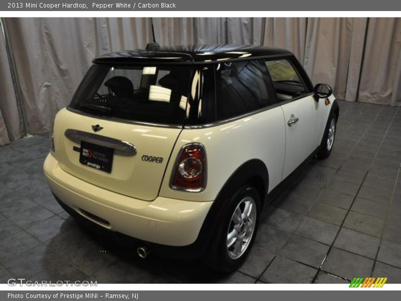 Pepper White / Carbon Black 2013 Mini Cooper Hardtop