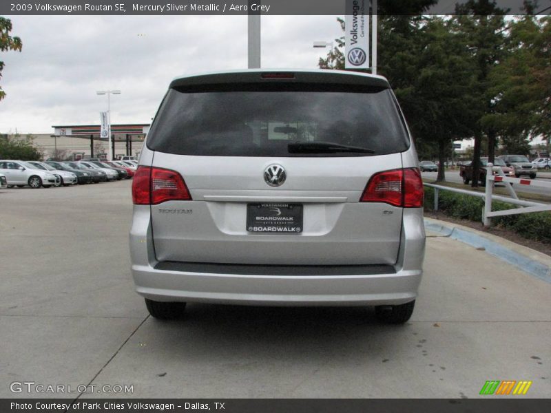 Mercury Sliver Metallic / Aero Grey 2009 Volkswagen Routan SE
