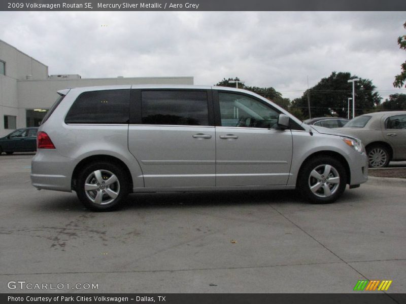 Mercury Sliver Metallic / Aero Grey 2009 Volkswagen Routan SE