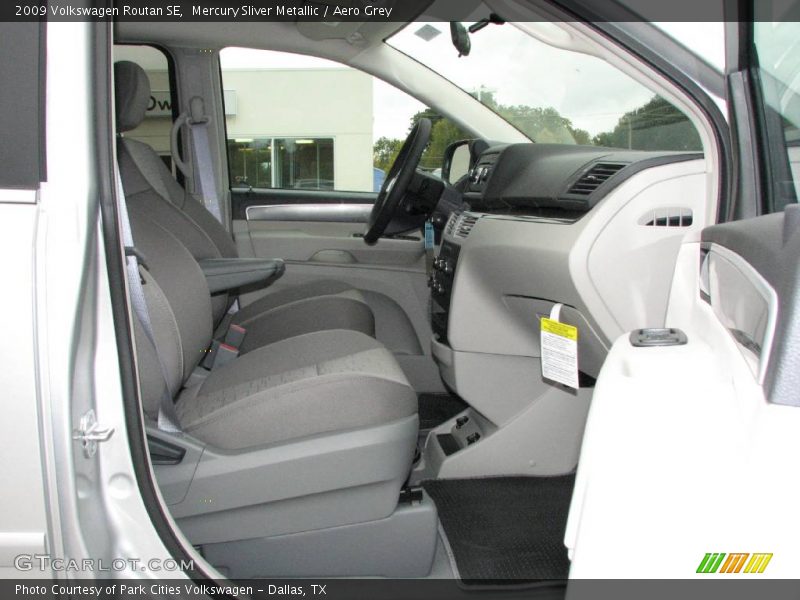Mercury Sliver Metallic / Aero Grey 2009 Volkswagen Routan SE
