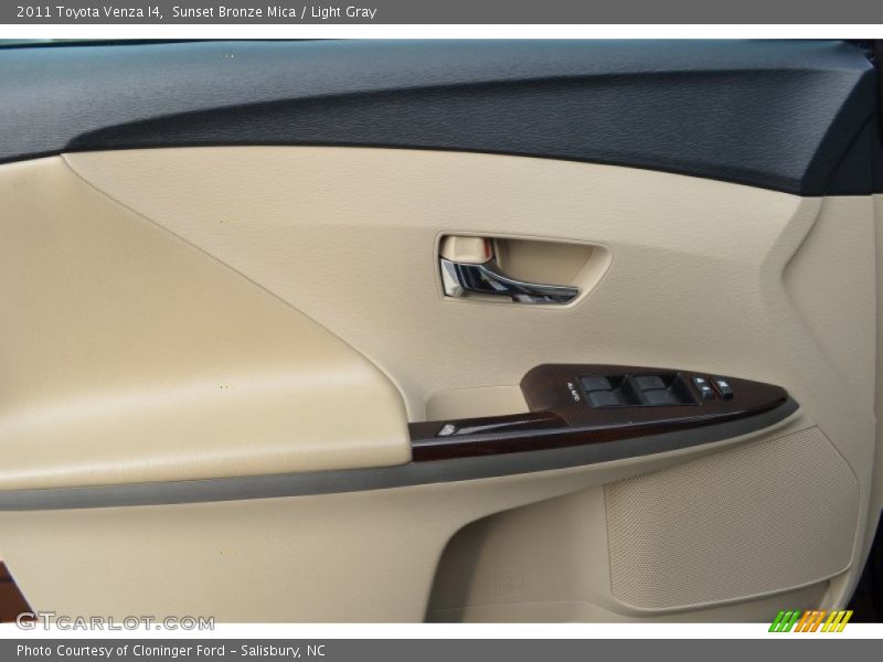 Sunset Bronze Mica / Light Gray 2011 Toyota Venza I4