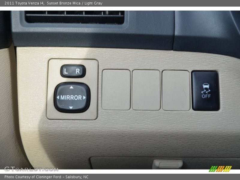 Sunset Bronze Mica / Light Gray 2011 Toyota Venza I4