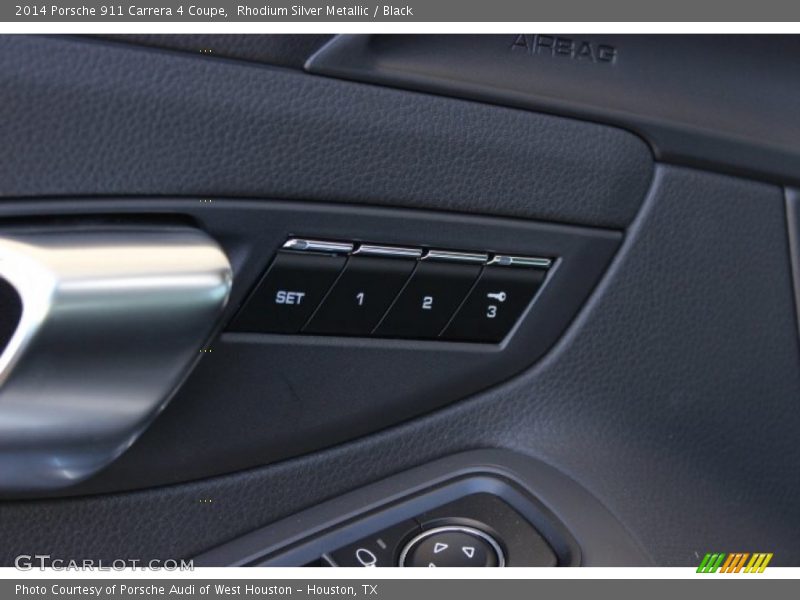 Controls of 2014 911 Carrera 4 Coupe