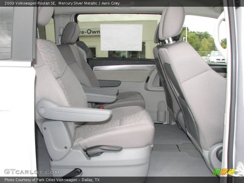 Mercury Sliver Metallic / Aero Grey 2009 Volkswagen Routan SE