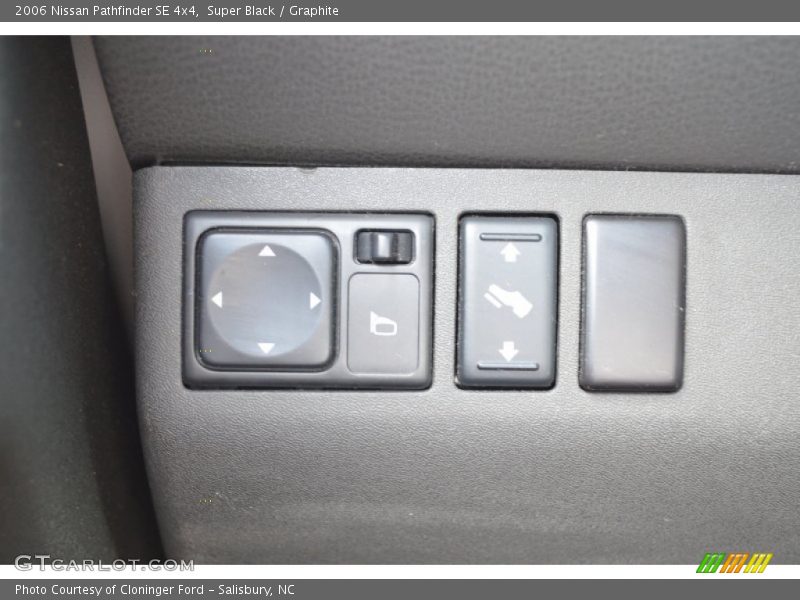 Super Black / Graphite 2006 Nissan Pathfinder SE 4x4
