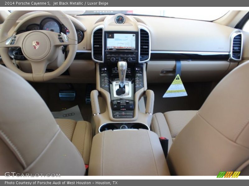 Dashboard of 2014 Cayenne S