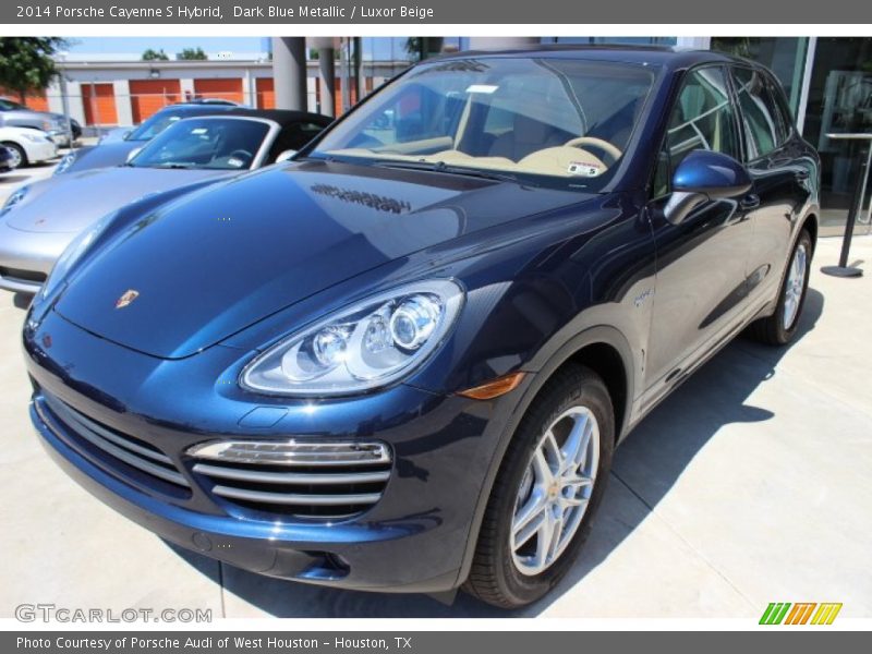Front 3/4 View of 2014 Cayenne S Hybrid
