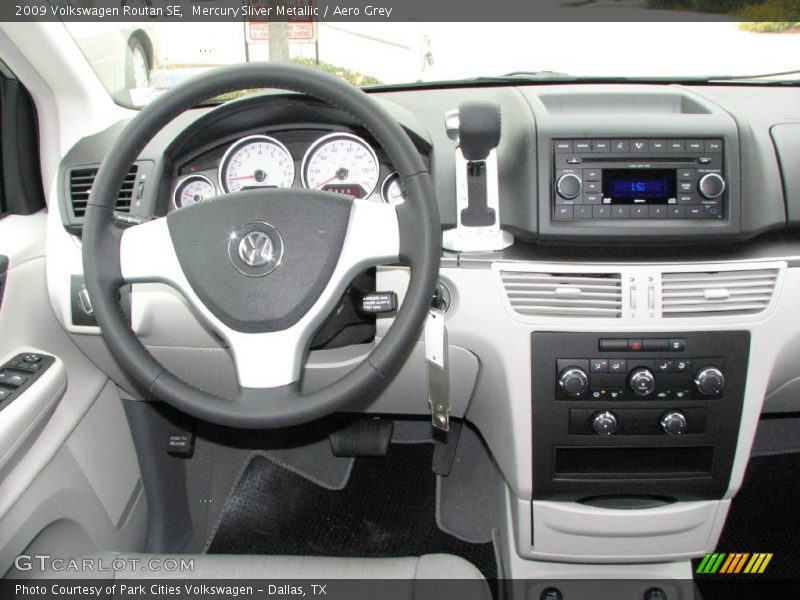 Mercury Sliver Metallic / Aero Grey 2009 Volkswagen Routan SE