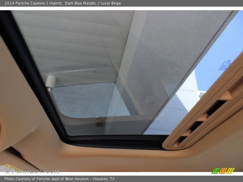 Sunroof of 2014 Cayenne S Hybrid