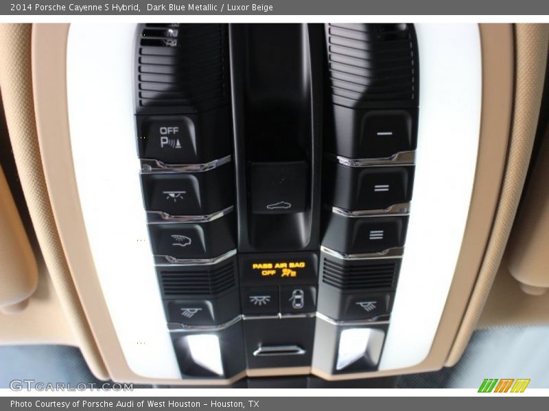 Controls of 2014 Cayenne S Hybrid