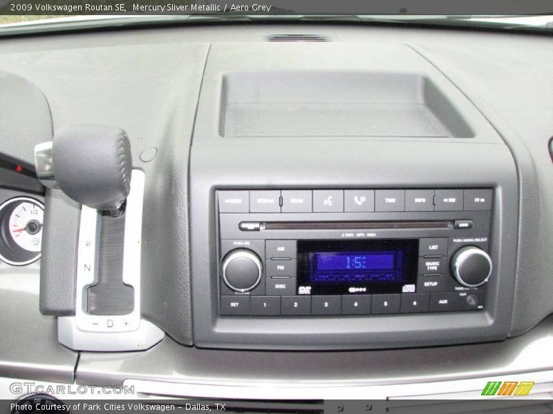 Mercury Sliver Metallic / Aero Grey 2009 Volkswagen Routan SE
