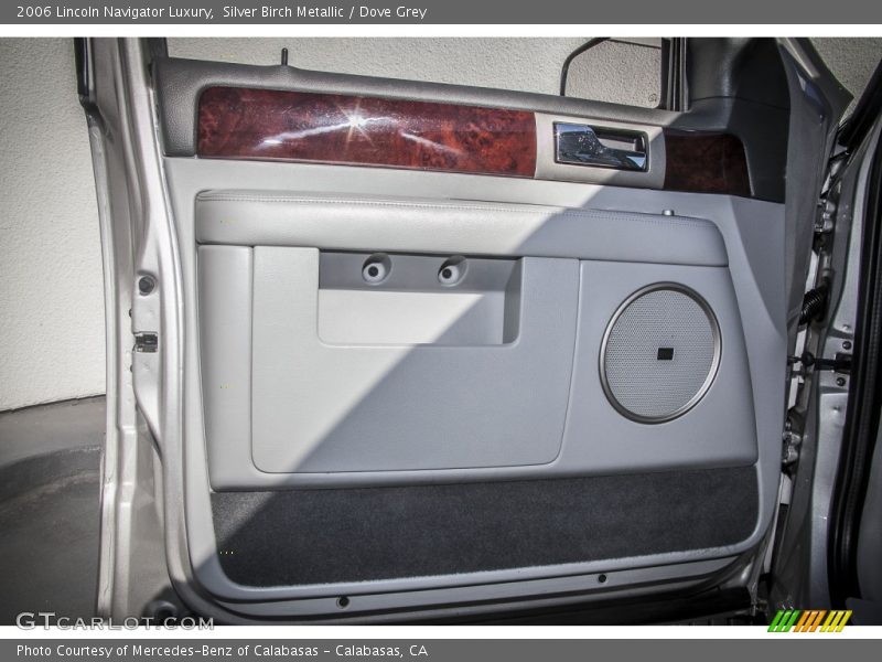 Silver Birch Metallic / Dove Grey 2006 Lincoln Navigator Luxury